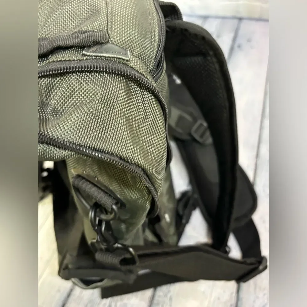 Kensington Saddle Pro Khaki Green Laptop Convertible Backpack Messenger Bag